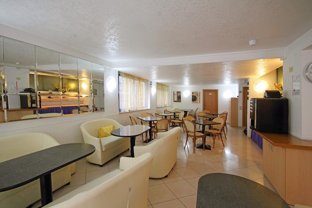 קאטוליקה Hotel Azzurro מראה חיצוני תמונה