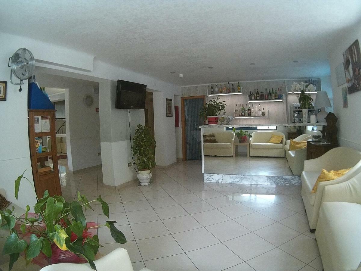 קאטוליקה Hotel Azzurro מראה חיצוני תמונה